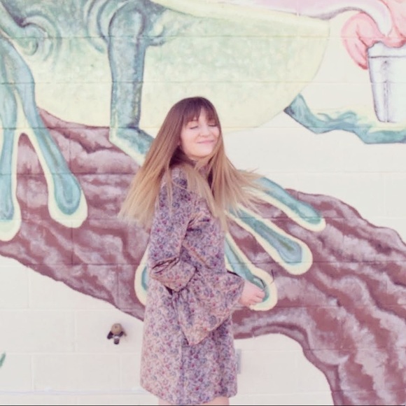 Meet your Posher, taylor ๐๐ผโโ๏ธ - Picture 4 of 6